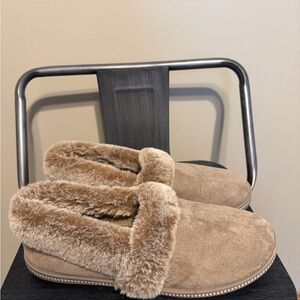 Skechers Faux Suede Faux Fur Lined Slip On Clog Slippers Memory Foam 8.5